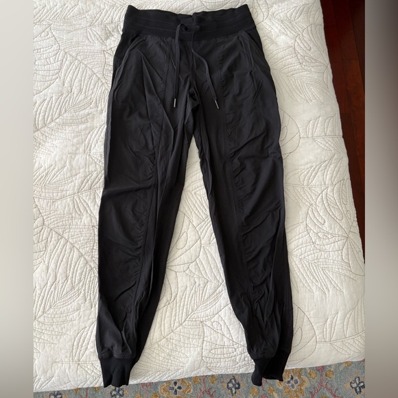 Lululemon Dance Studio Mid-Rise Jogger Full Length Size 6 - Picture 2 of 3